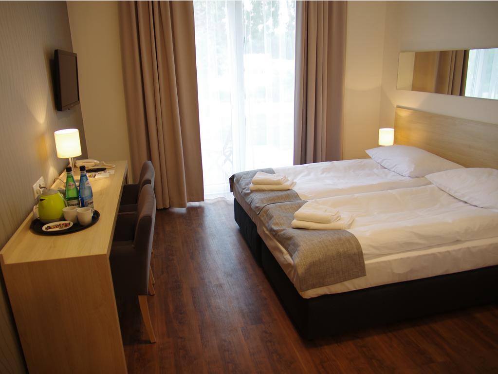 Hotel Uniejow Kültér fotó