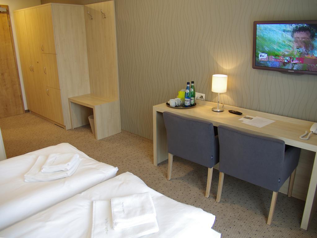 Hotel Uniejow Kültér fotó