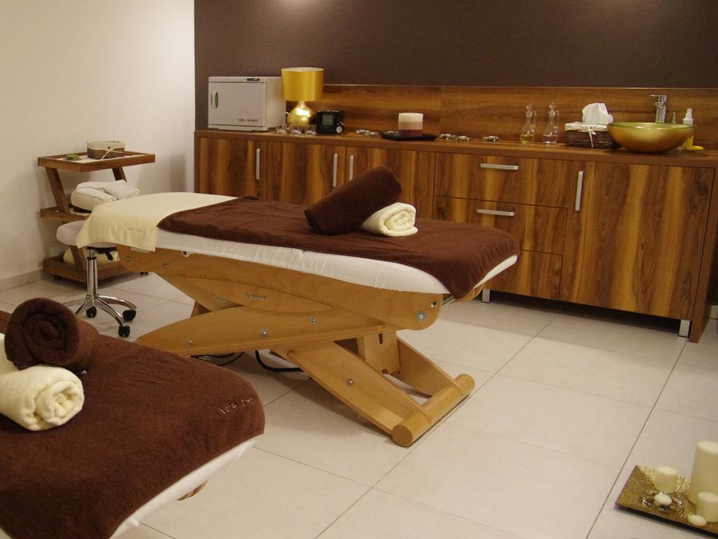 Hotel Uniejow Kültér fotó