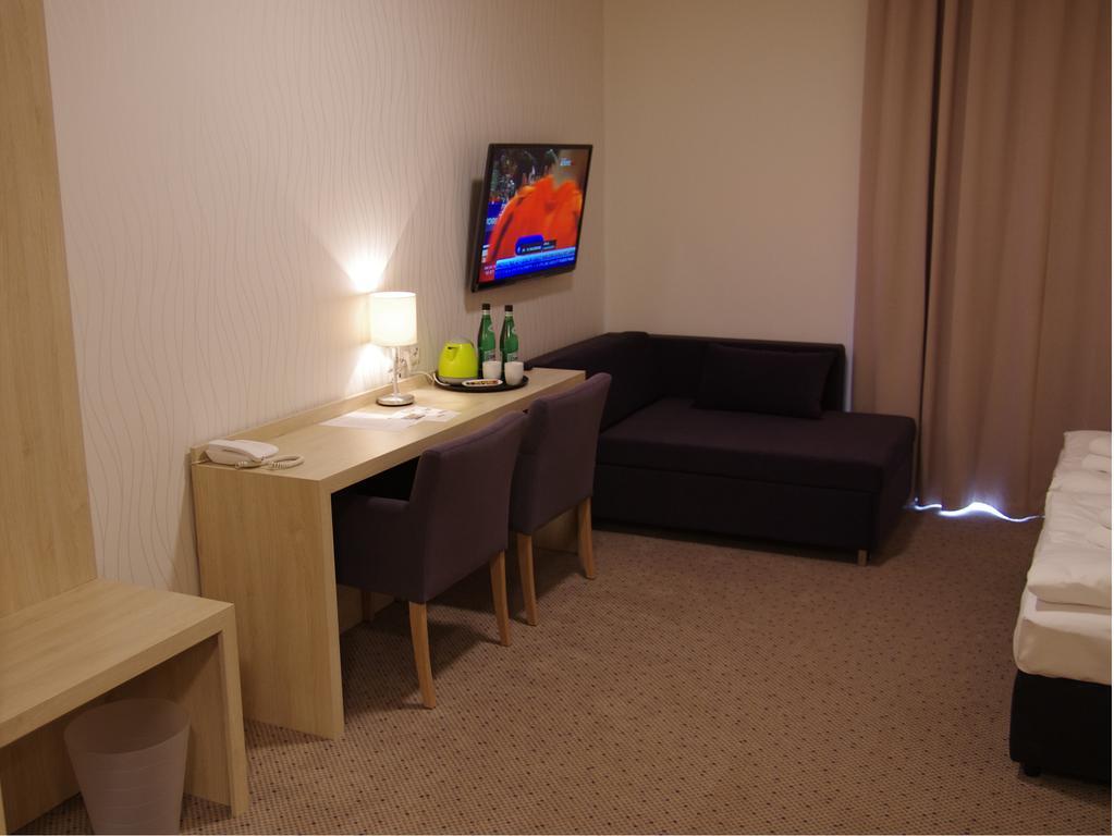 Hotel Uniejow Szoba fotó