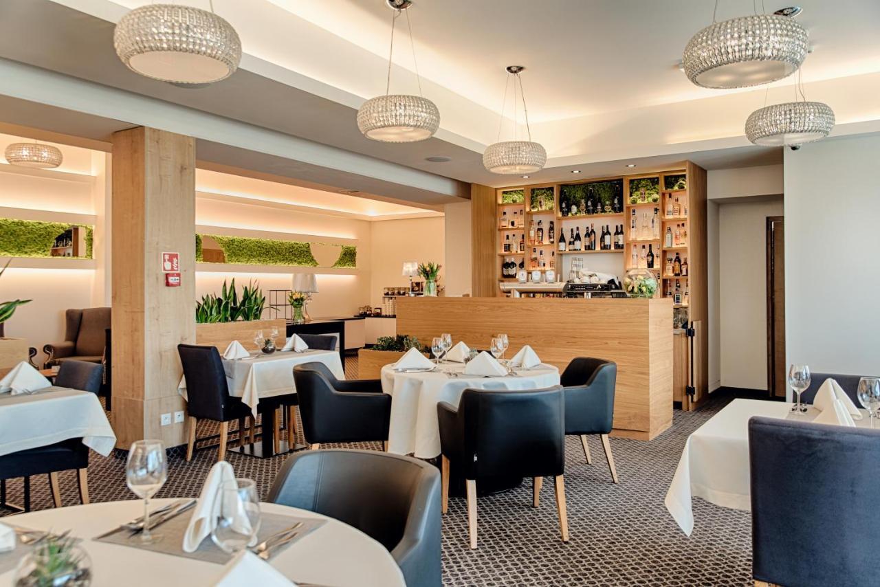 Hotel Uniejow Kültér fotó