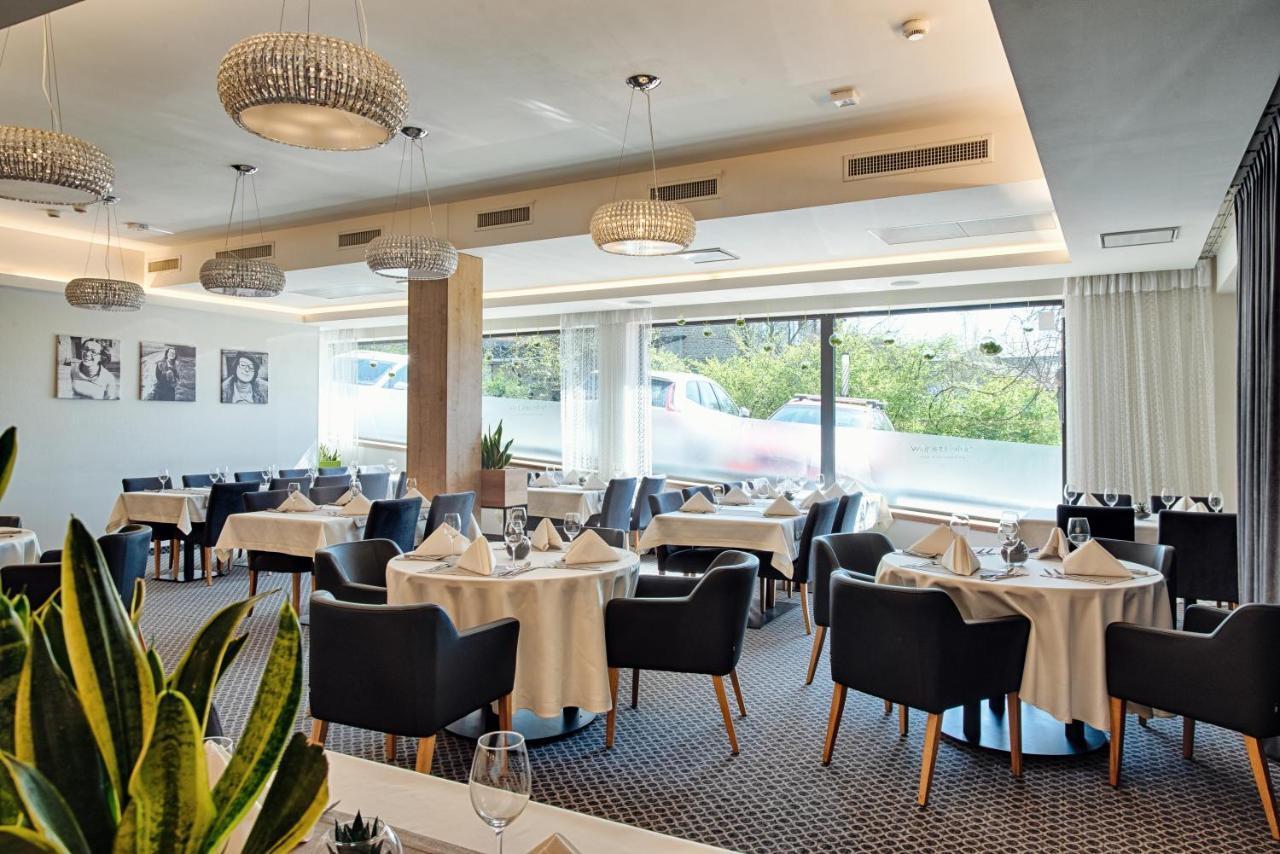 Hotel Uniejow Kültér fotó